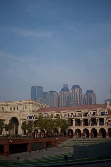 Stadion vid "five road avenue" - europeisk del av Tianjin